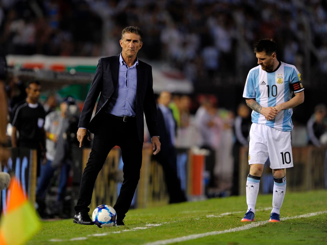 Edgardo Bauza no duró ni un año en Argentina: dirigó ocho fechas eliminatorias (tres derrotas, dos empates y tres victorias).