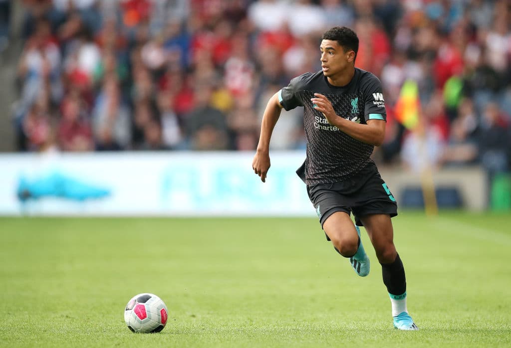 En partido amistoso, buscando llegar a punto a las respectivas inauguraciones de temporada en la Premier League y la Serie A, Napoli superó con goles de Lorenzo Insigne, Arkadiusz Milik y Amin Younes al Liverpool por 3-0 en cotejo disputado en el Estadio de Murrayfield, en Edimburgo, Escocia. Ambos equipos utilizaron a todas sus figuras en este recinto que es la casa de la Selección escocesa, pero de rugby.