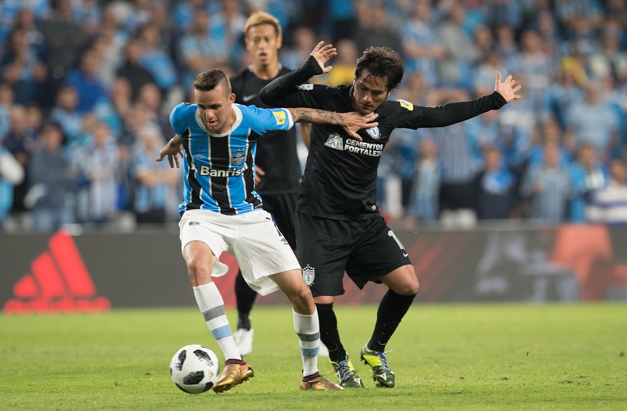 Ya con uno más, Luan tuvo mayores espacios y por muy poco pone el 2-0. Desbordó por derecha y sacó un remate potente que rozó el horizontal.