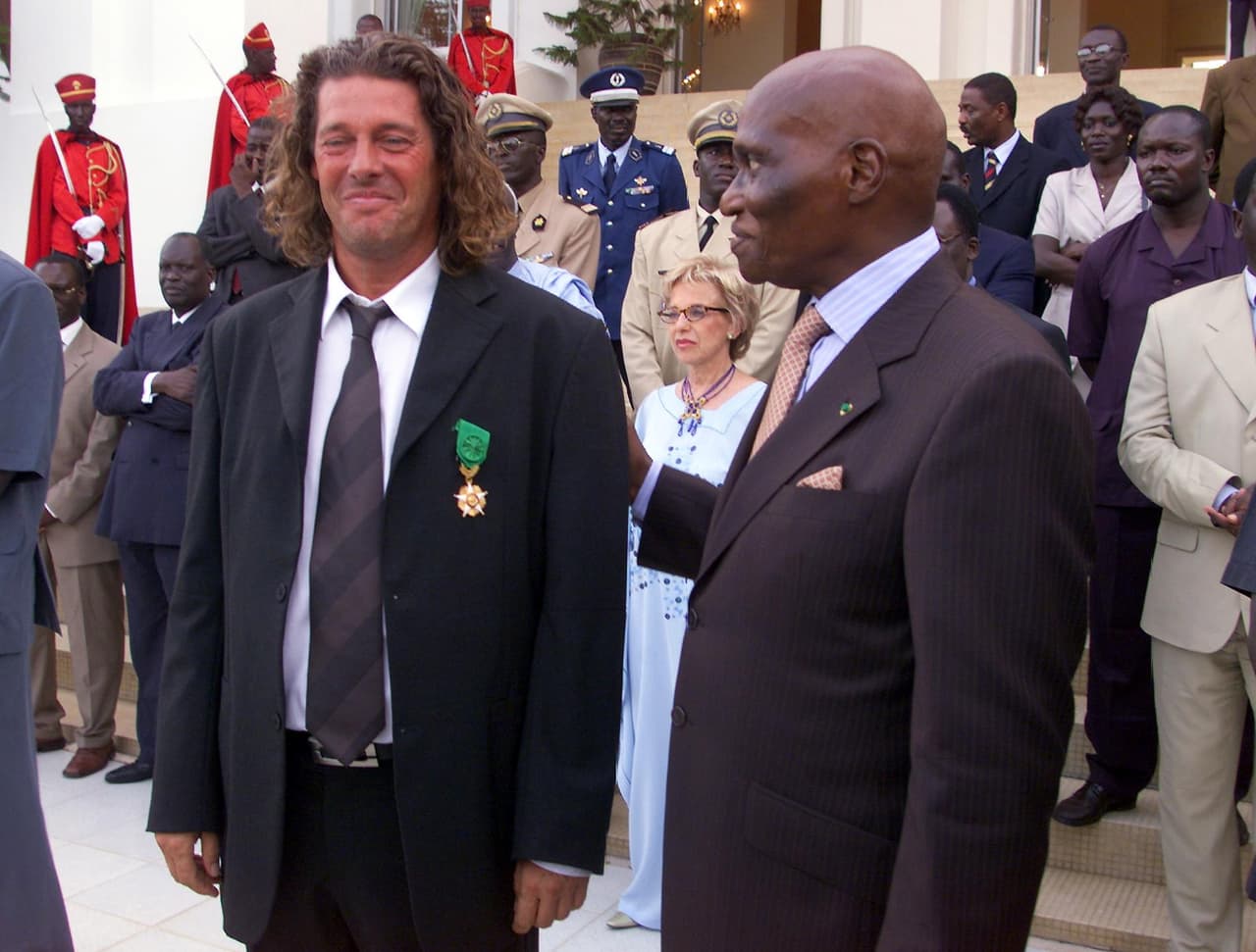 Sin embargo, el subcampeonato africano valió para que el Presidente de la República de Senegal condecorara a todo el equipo con la medalla nacional del León al mérito.