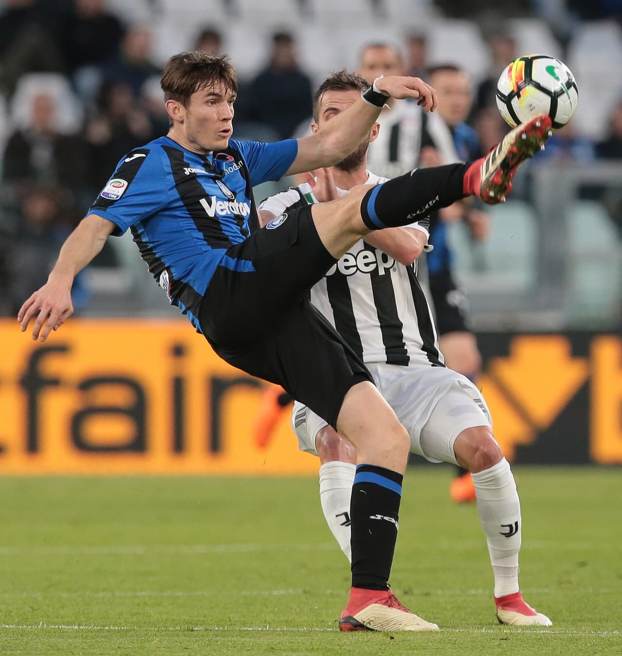Atalanta aguantó de entrada la embestida del local que desde los primero minutos trató de impner sus condiciones en el estadio de Turín.