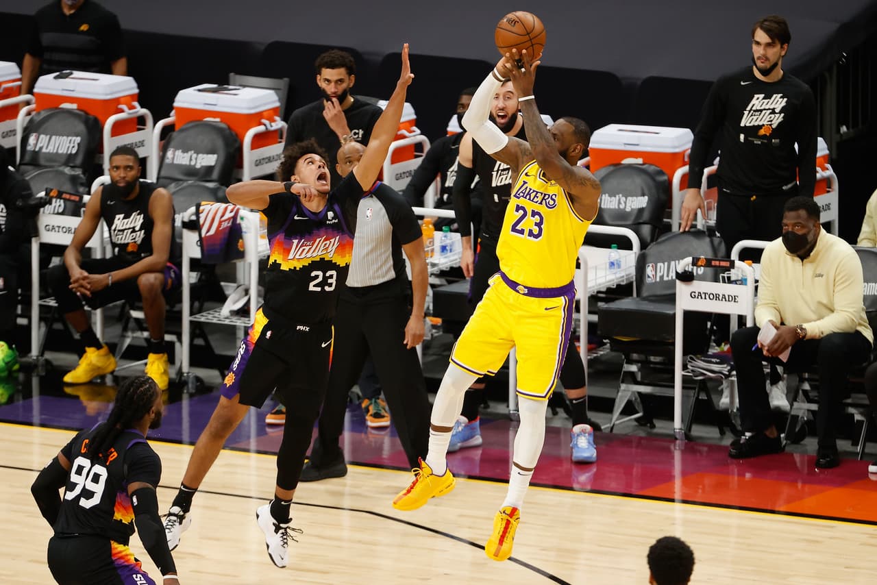 Davis y LeBron rescatan a los Lakers; Nets y Mavericks suman