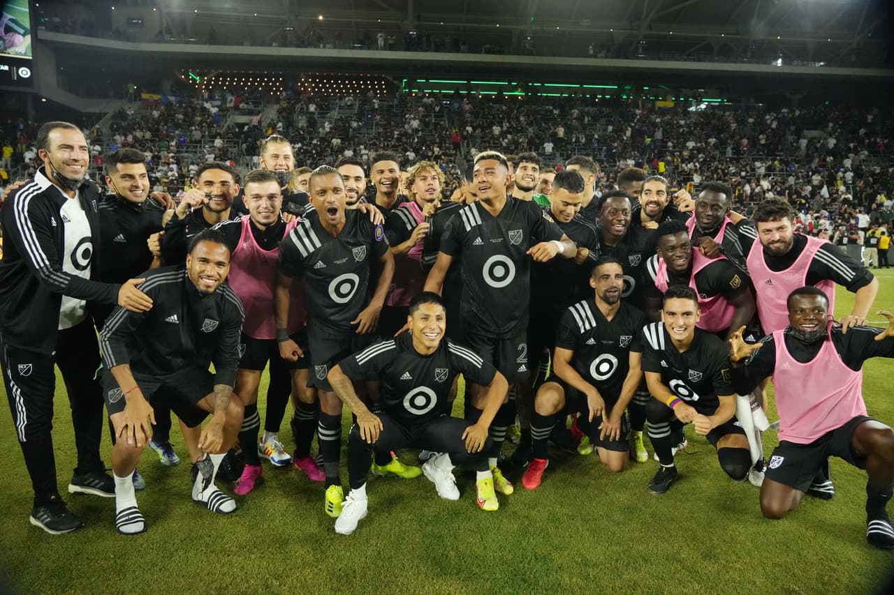 En un apretadísimo partido, la MLS se impuso por penales a la Liga MX, tras igualar 1-1 en los 90 minutos de juego.
<br>
