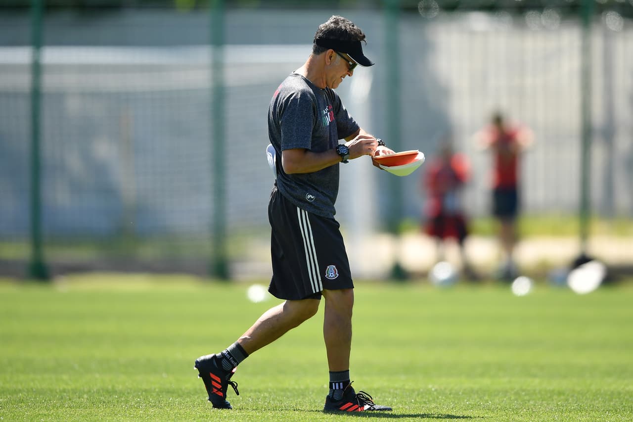 El técnico del 'Tri' revisa cada uno de los detalles de su equipo para encontrar la mejor nómina posible para enfrentar a los asiáticos.