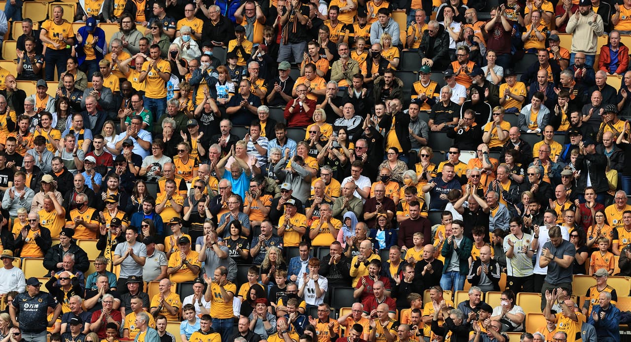 Afición de los Wolves canta a Raúl Jiménez: "Sí señor"