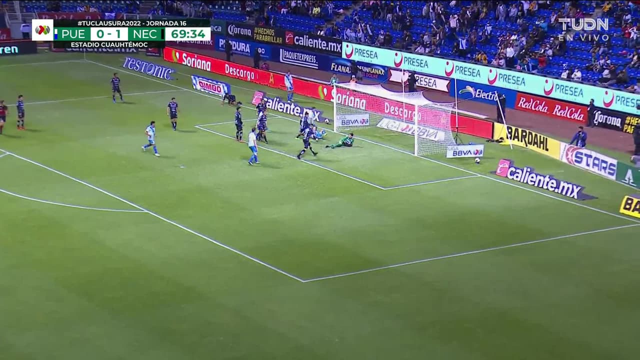 ¡TIRO ATAJADO! disparo por Pablo Parra.