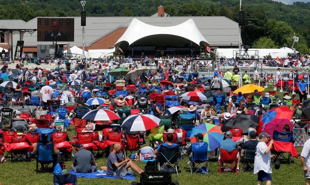 La ceremonia en Clark Sports Center, en Cooperstown, Nueva York, tuvo una gran afluencia de apasionados aficionados.