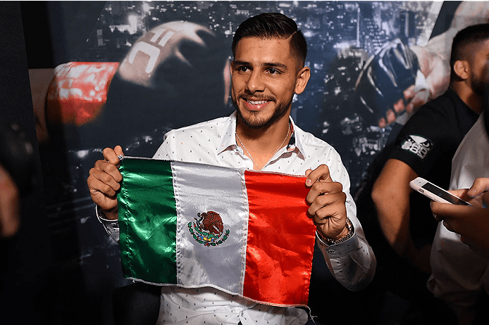 Yaír nació en Parral, Chihuahua el 6 de octubre de 1992 y no es el único deportista de su familia. Su primo es el boxeador olímpico Misael ‘Chino’ Rodríguez.