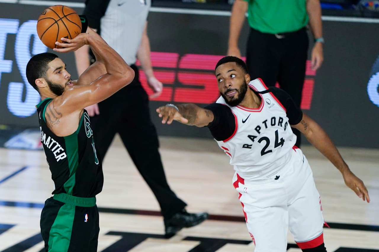 Boston Celtics pegan primero y con un marcador de 112-94 sobre los Raptors, los celtics ponen la serie 1-0.