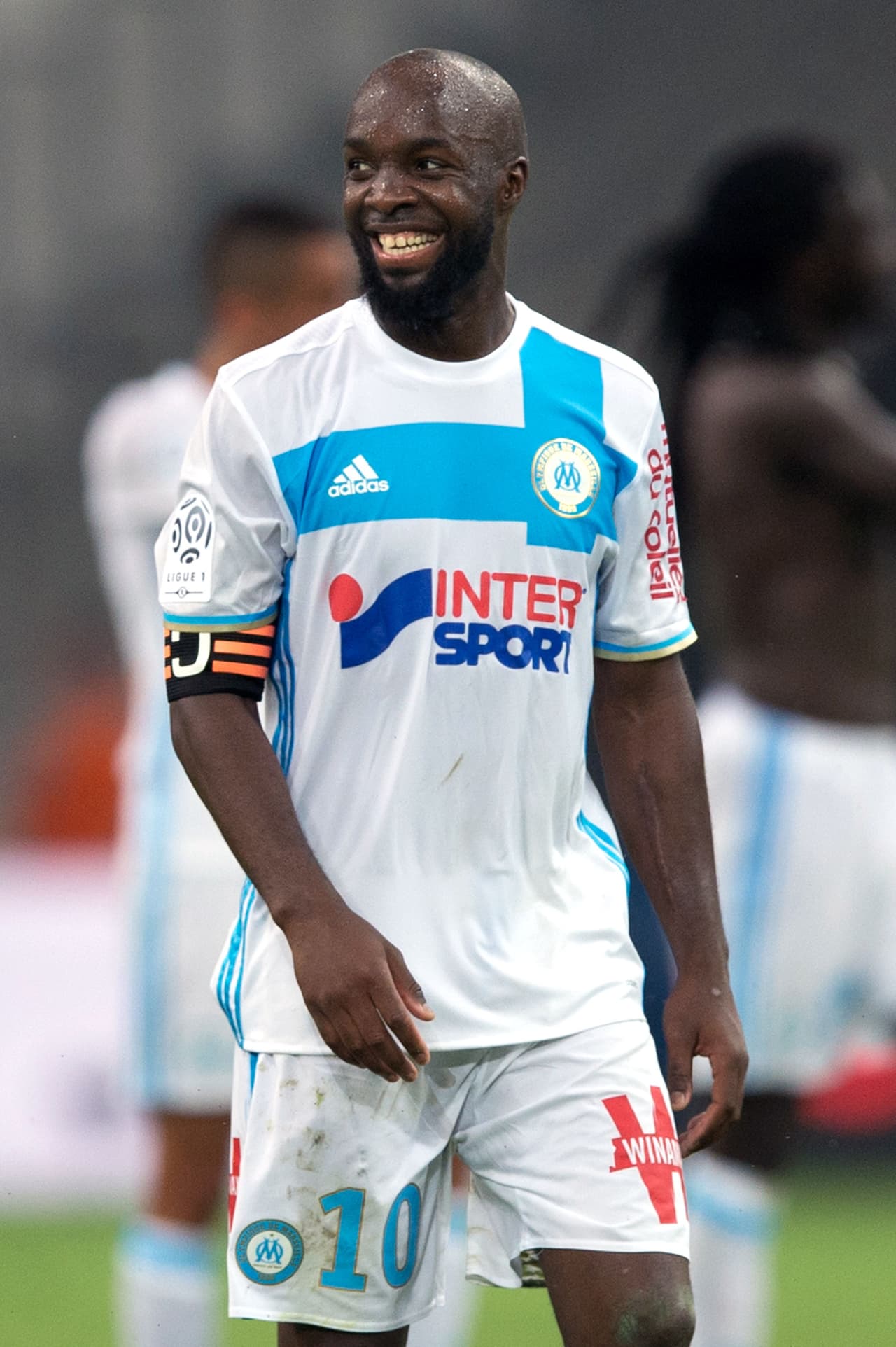 Mediocampista: aunque está negociando su vinculación al PSG, Lass Diarra (32 años) sería una garantía para manejar la medular. Chelsea, Arsenal, Real Madrid le dan suficientes experiencias para brillar unos años más.