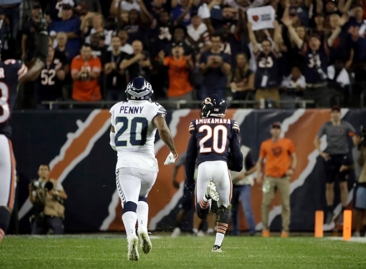 Y cuando Seattle buscaba la igualada, un desafortunado 'pick six' aniquiló los deseos de los Seahawks. Wilson fue interceptado por Prince Amukamara, y regresó 49 yardas el balón para poner el 24-10.