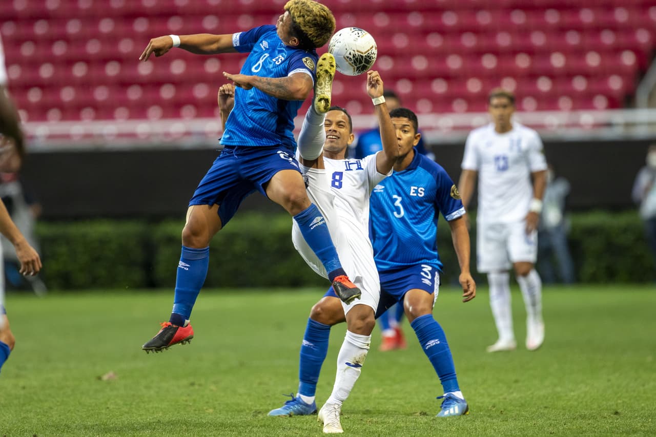 Marvín Márquez y Douglas Martínez fueron los encargados de anotar en el entretenido empate entre la selección de El Salvador y Honduras.