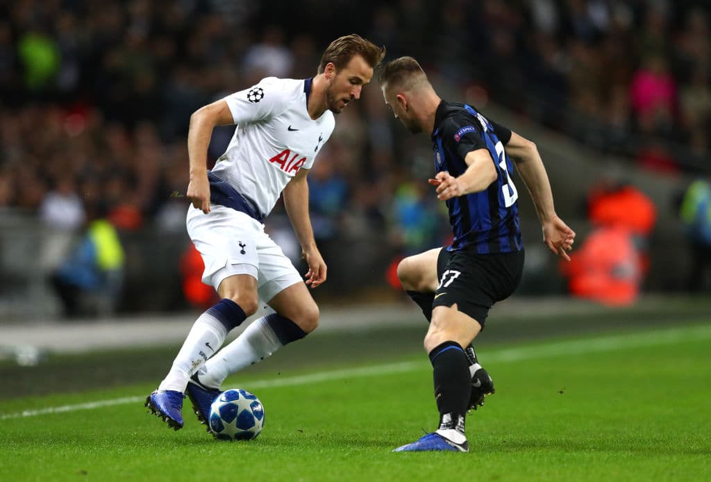 Jugándose la clasificación literalmente se presentó el Tottenham Hotspur en su partido de fase de grupos en Wembley Stadium ante el Inter de MIlán, con mejor posición en el Grupo B.