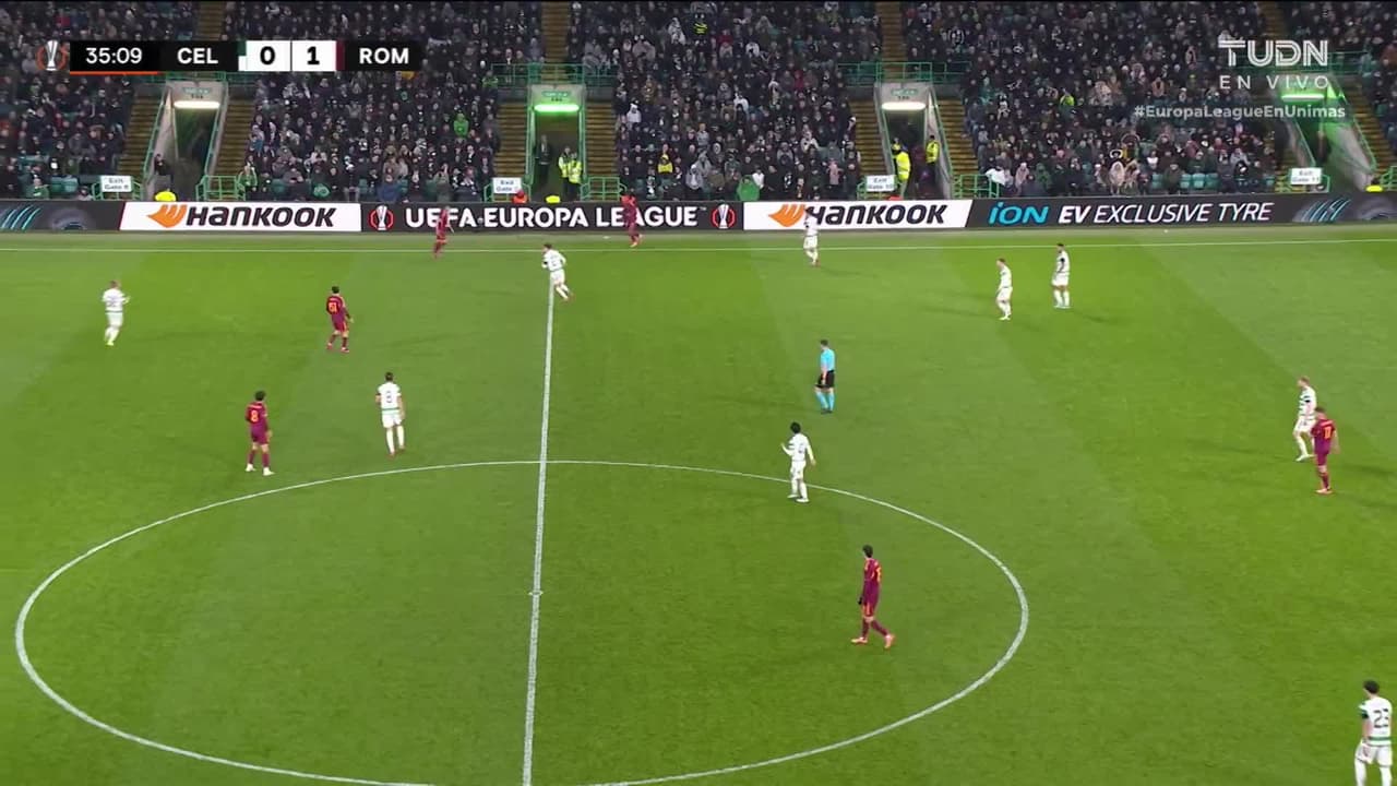 ¡GOL!  anota para AS Roma. Evan Ferguson