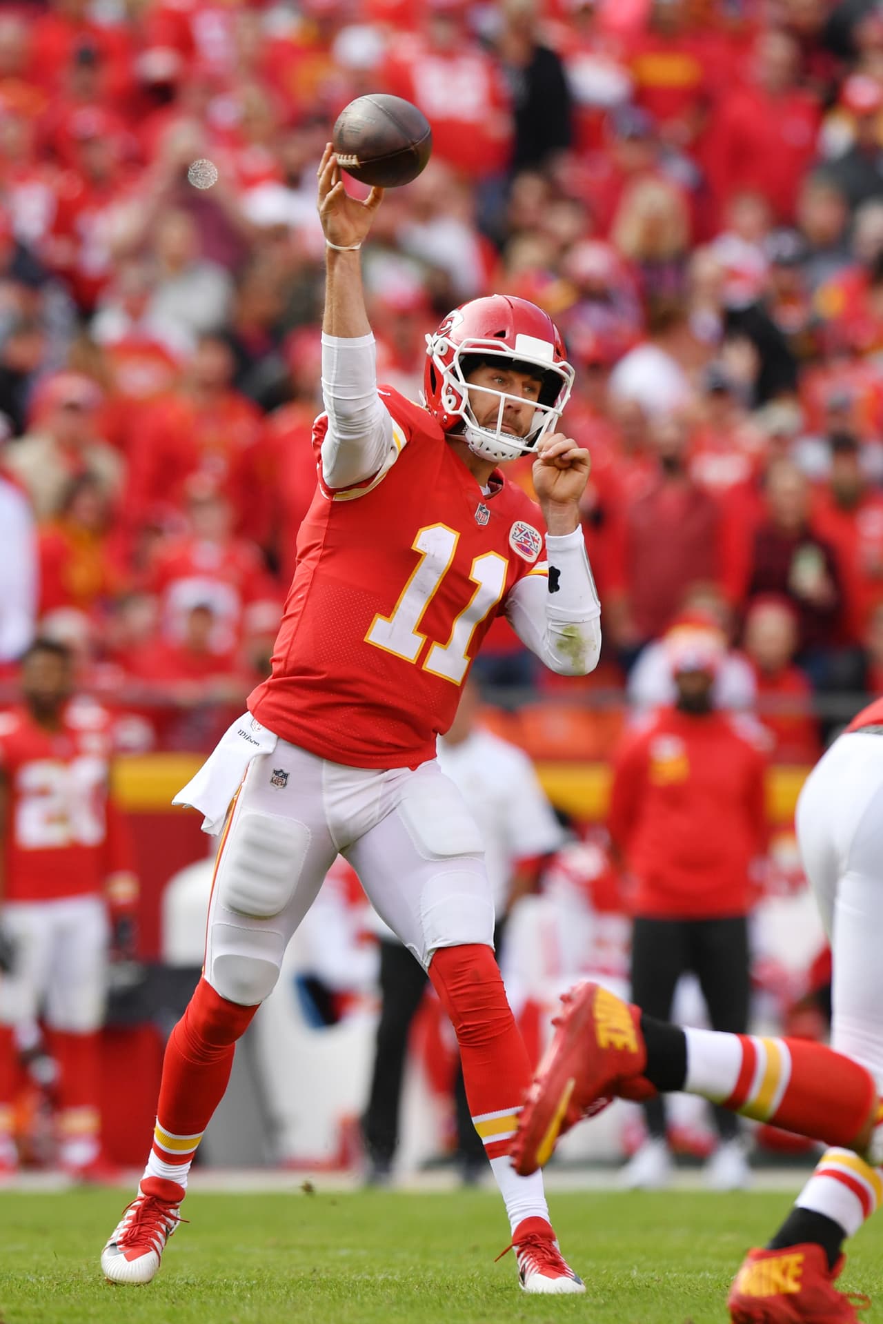 Alex Smith no tuvo su mejor partido de la temporada. El mariscal de campo acertó 23 de 36 pases para 199 yardas. Logró 1 anotación y sufrió una intercepción.