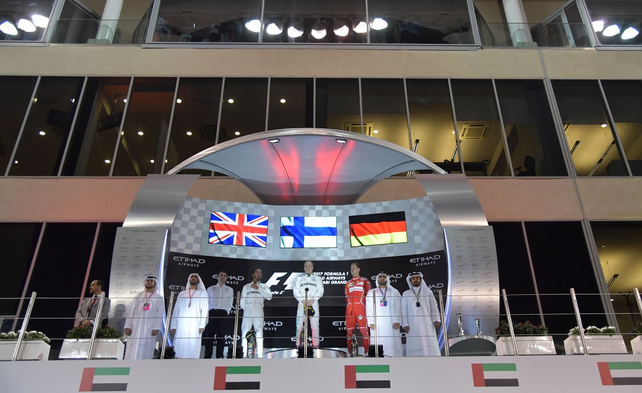 El Etihad Airways Abu Dhabi Grand Prix contó con el tercer triunfo de Valtteri Bottas (Mercedes) en la temporada, seguido de Lewis Hamilton (Mercedes) y Sebastian Vettel (Ferrari).