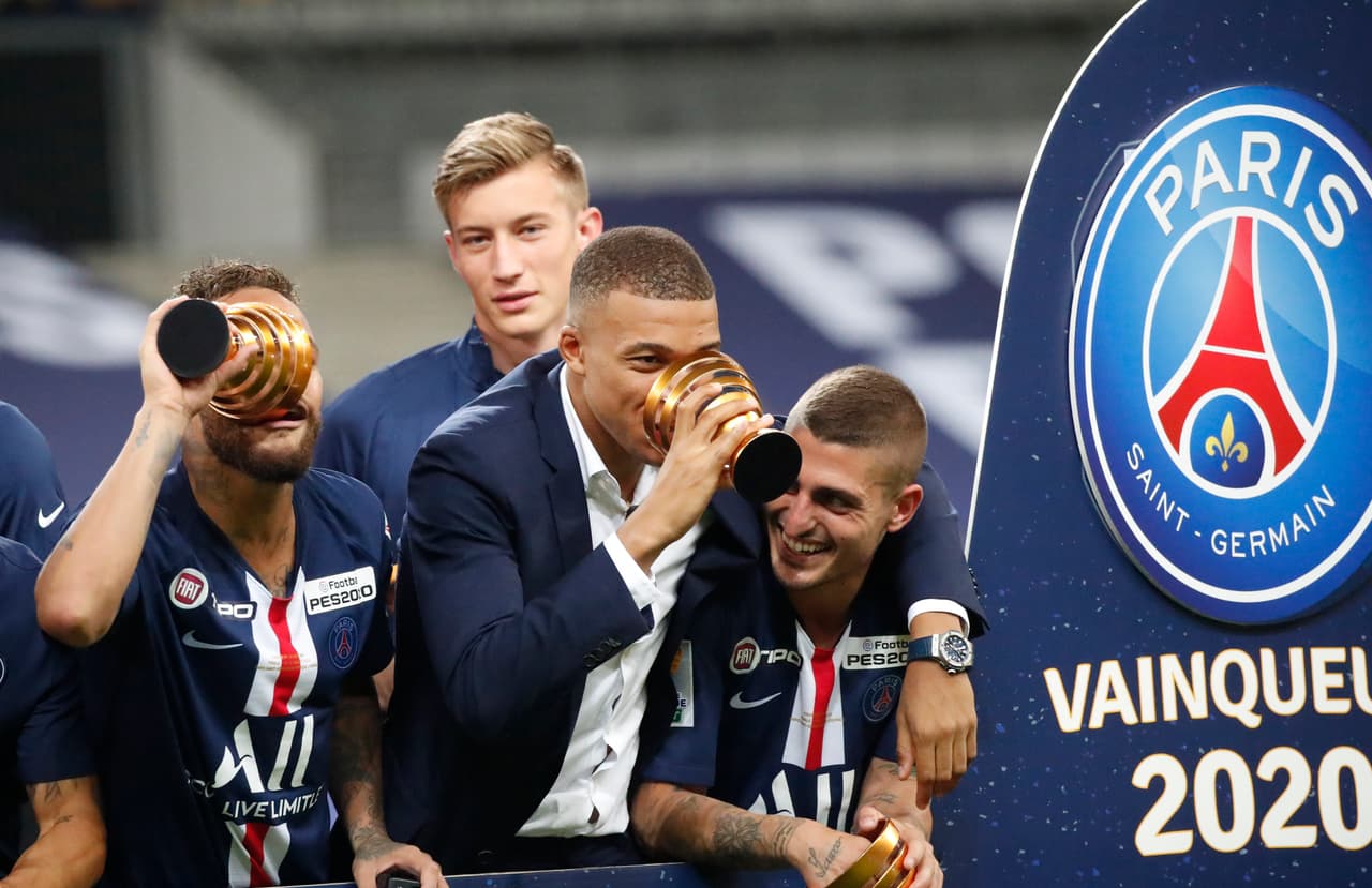 Así festejaron Neymar, Mbappé y el PSG su triple corona | Tras conseguir la Copa de la Liga de Francia los festejos no se hicieron esperar.