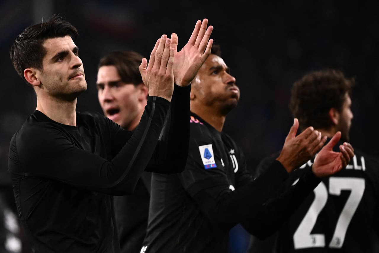 Álvaro Morata marcó un doblete en la victoria por 3-1 de la Juventus sobre la Sampdoria, que mete presión a los punteros de la Serie A.