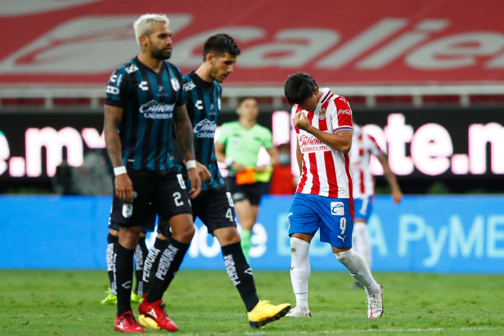 Chivas y Gallos igualaron a un gol; los del ‘Vuce’ llegaron a 12 unidades y Querétaro a 11 y se ubican en las posiciones 7 y 9, respectivamente.