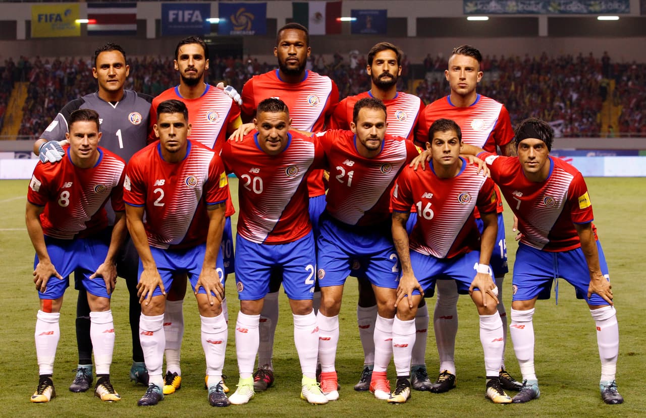 Mientras que los de Óscar Ramírez lo hicieron con: Navas; Calvo, Acosta, Waston, Gamboa; Oviedo, Guzmán, Borges, Ruíz; Bolaños, Ureña.