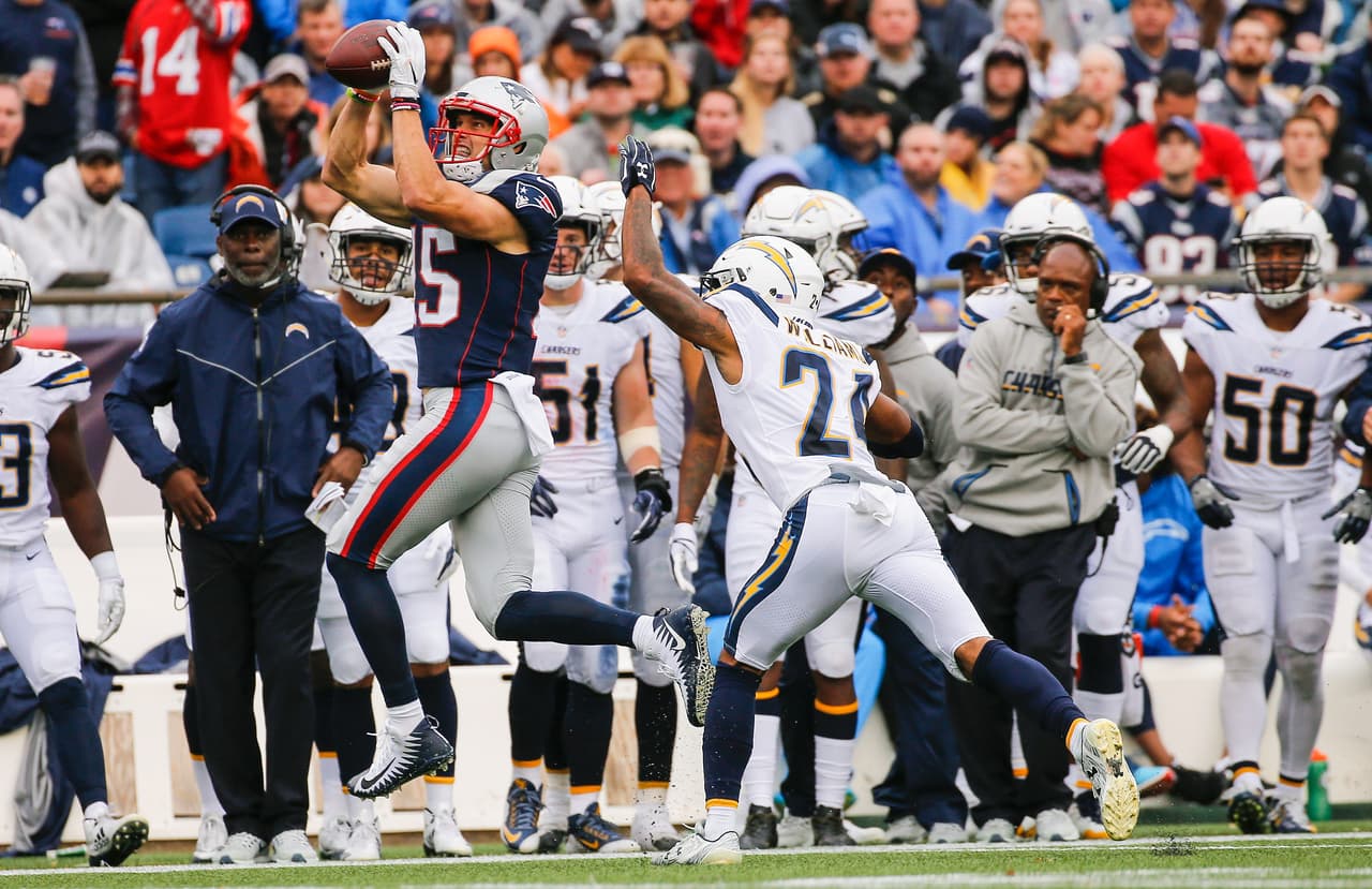 Es relevante el gran arsenal ofensivo con el que cuentan los Patriots. Brady concretó pases con 8 receptores distintos y 4 de ellos superaron las 50 yardas por aire.