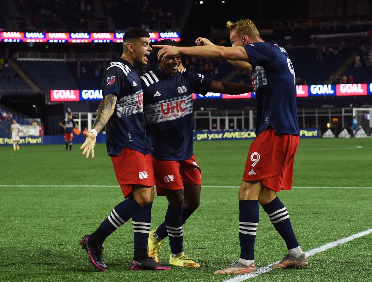 New England Revolution obtuvo una valiosa victoria 3-1 ane New York Red Bulls.