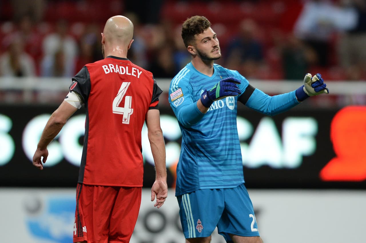 El capitán Michael Bradley dio la cara tras fallar el penalti decisivo que le dio el título a Chivas