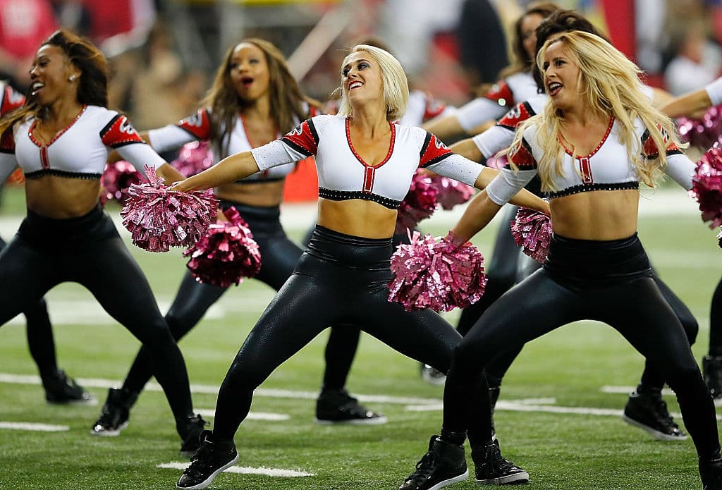 Los Atlanta Falcons tuvieron la ofensiva más explosiva de la NFL esta temporada y lucharan por un pase a la Final de división ante los Seahawks. Gran parte de su éxito se debe al apoyo incondicional que les brindaron sus bellas cheerleaders.