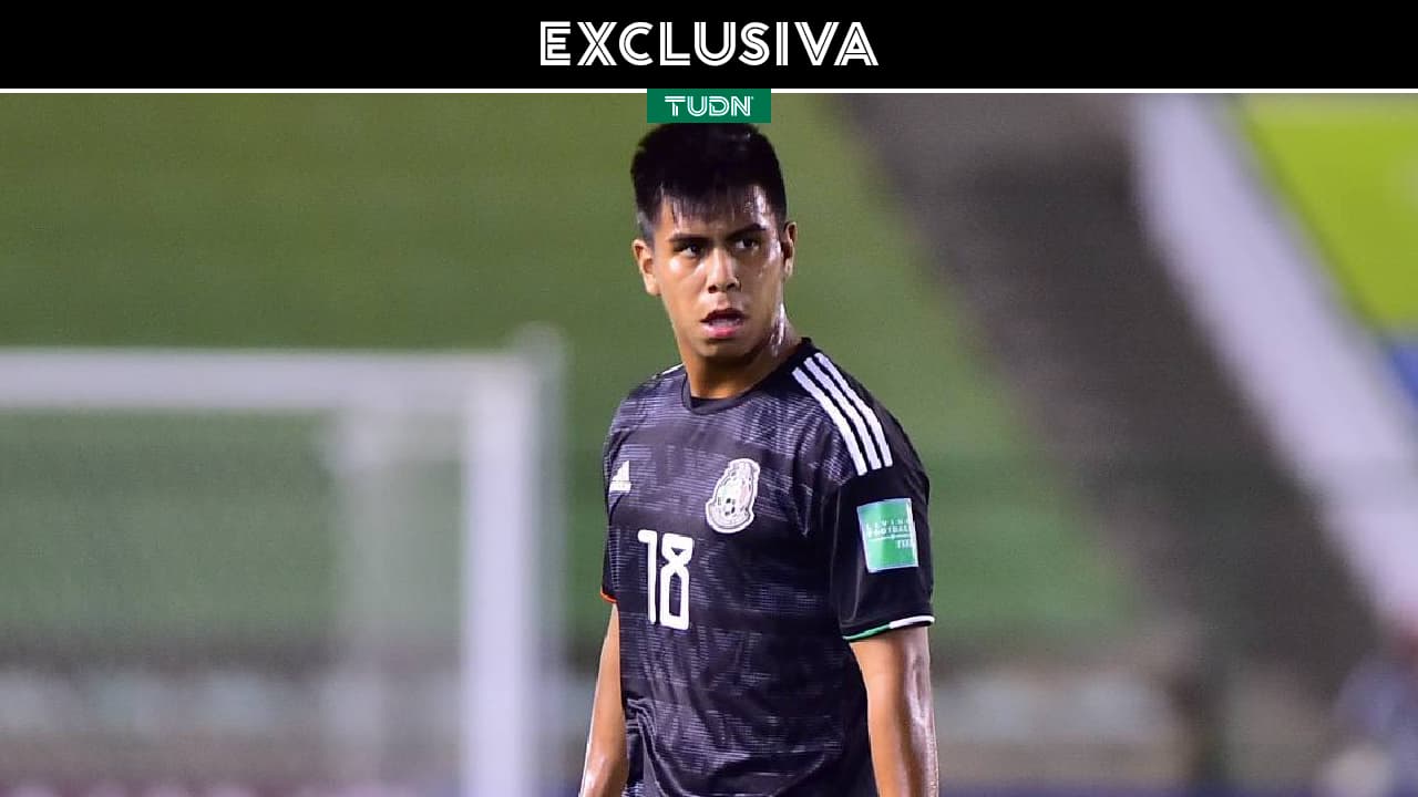 Efraín Álvarez es aconsejado por Zlatan mientras define su futuro