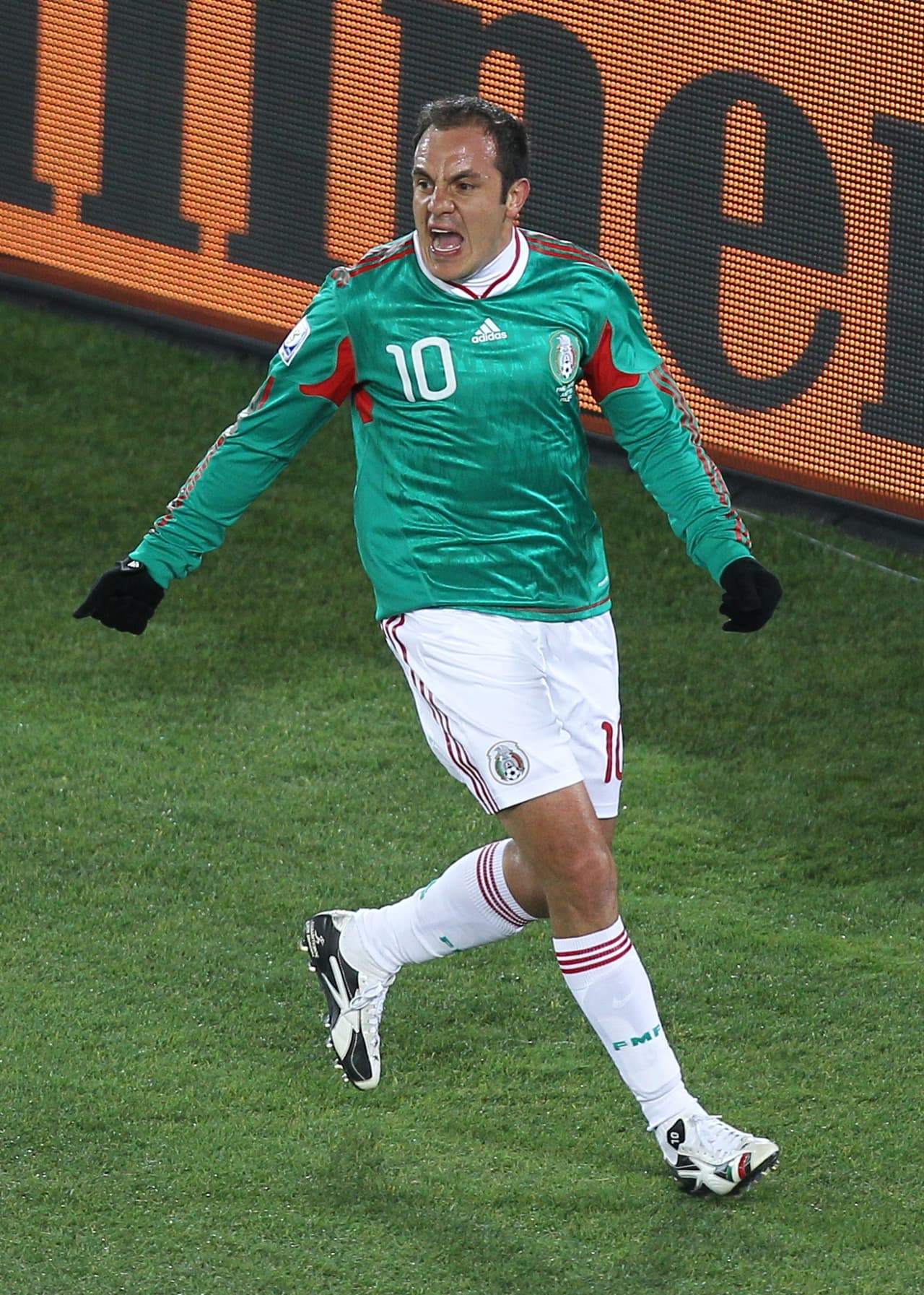 'El Cuauh' hizo historia anotando en tres mundiales distintos.