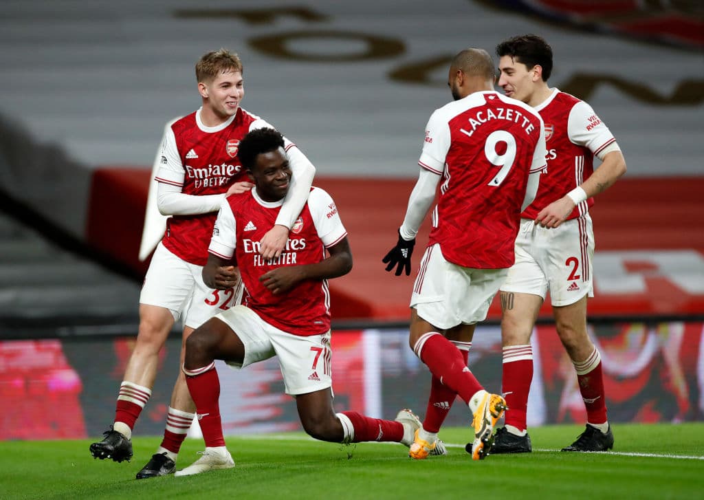 Lacazette (34’) abrió el marcador cobrando una pena máxima y Xhaka (44’) creció la diferencia antes del descanso. Saka (56’) hizo el tercero para sellar el triunfo y así cortar con una racha de cuatro partidos, en todas las competiciones, sin conocer la victoria. Abraham (85’) descontó hacia el final del juego.