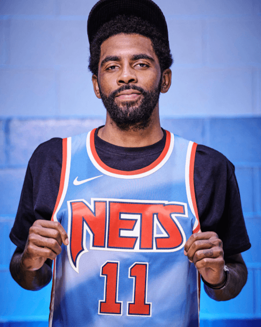 Kyrie Irving creció en Garden State apoyando a su equipo favorito y hoy porta orgulloso la playera.
