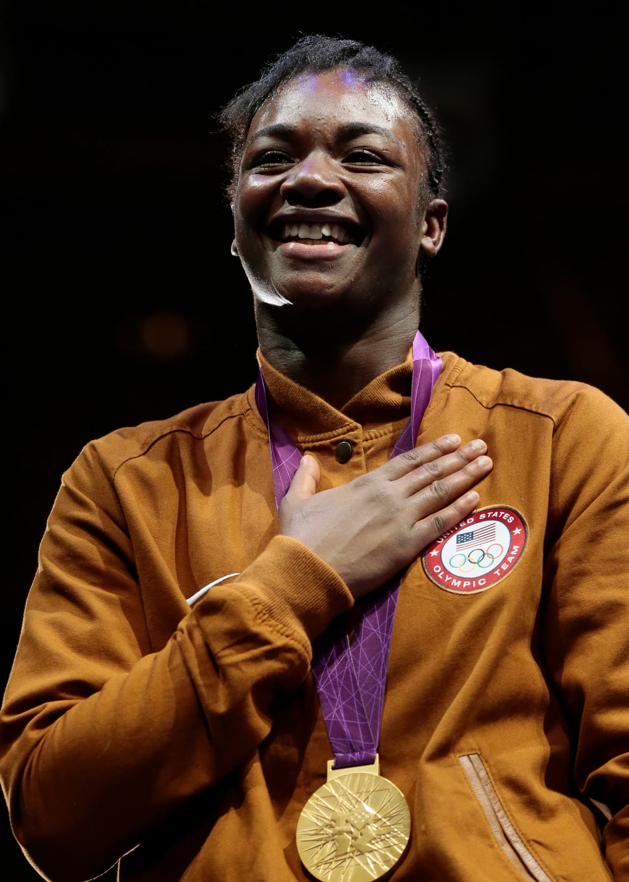 La estadounidense Claressa Shields derrotó 3-0 a la holandesa Nouhcka Fontijn y se llevó el oro en Río 2016.