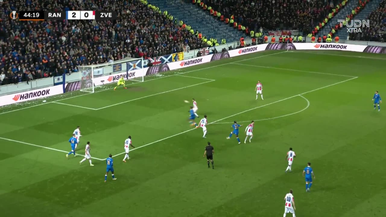 ¡TIRO ATAJADO! disparo por Alfredo Morelos.