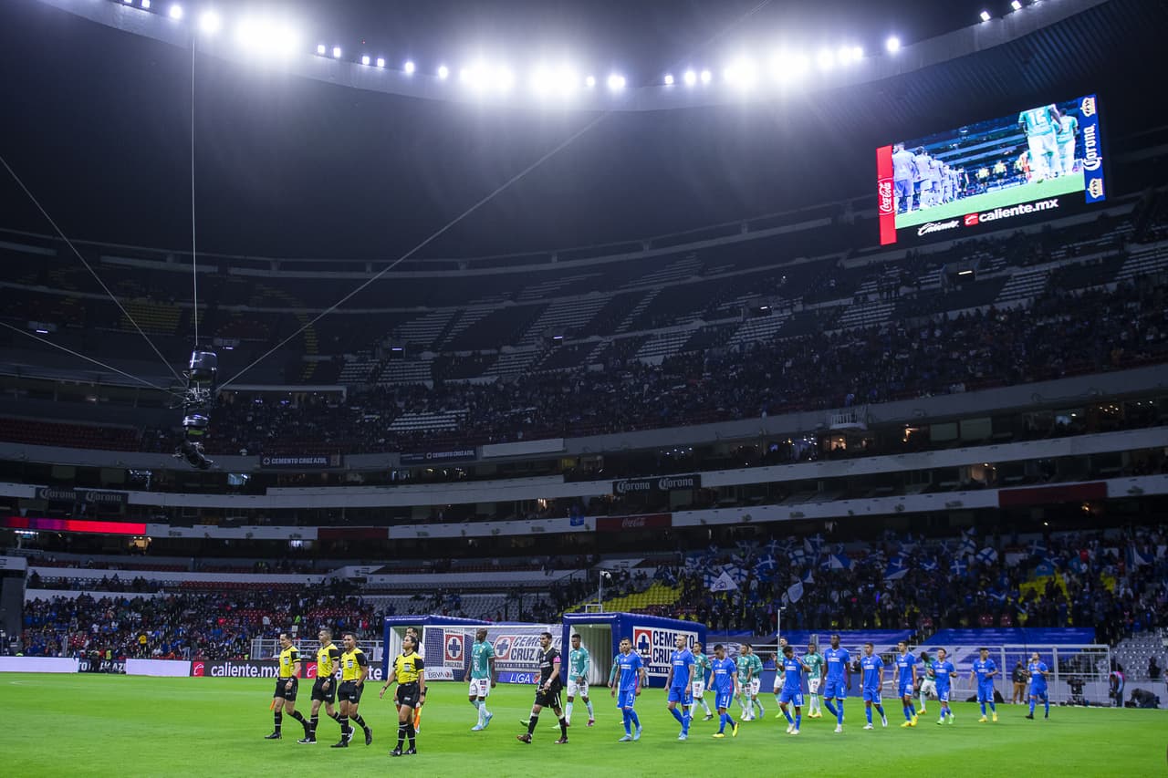 La entrada en el Azteca no fue buena.