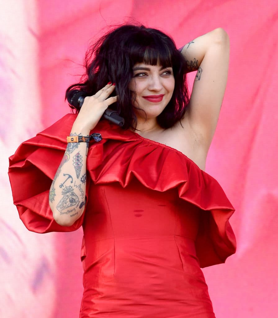 Este ‘himno feminista’ es titulado ‘La Mujer’.