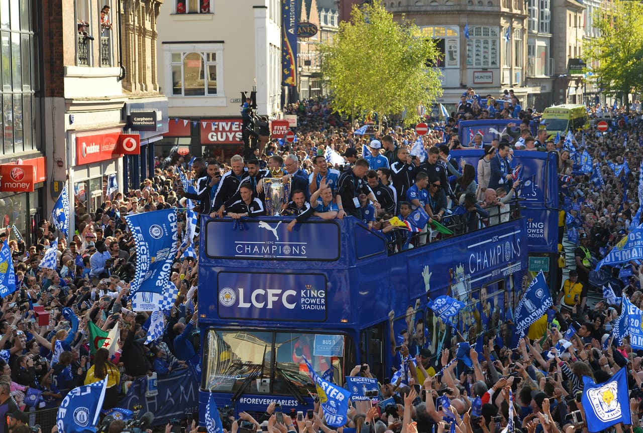 <b>¿Repetirán?</b>
<br>Era muy complejo predecir que, un equipo como el Leicester, ganaría la Premier en una Liga plagada de figuras; sin embargo, buscarán aumentar otro campeonato a su vitrina. Su título hace cuatro temporadas los convirtió en el club #23 en ganar el título de Liga en la historia del balompié británico y, de paso, fueron el sexto en ganar la Premier, dejando atrás al Liverpool, equipo que se convirtió en el séptimo en conseguirlo.