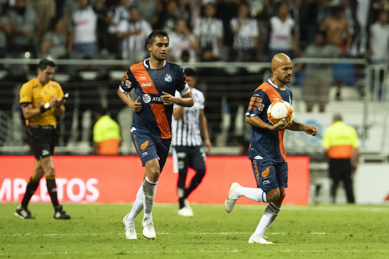 Pedro Goulart descontó al minuto 39 del segundo tiempo para poner el 2-1 para Puebla, que al final fue insuficiente.