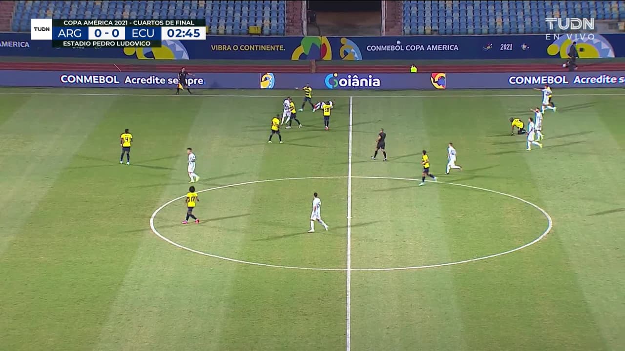 ¡TIRO ATAJADO! disparo por Lautaro Martínez.