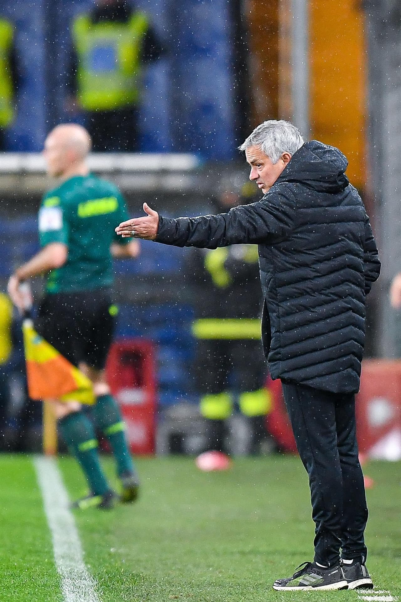 Roma derrota 2-0 al Genoa con anotación doble de Felix Afena-Gyan al 82' y 90+4' del encuentro. El mexicano Johan Vasquez fue titular durante el encuentro. Shevchenko se lleva su primera derrota como director técnico del equipo.