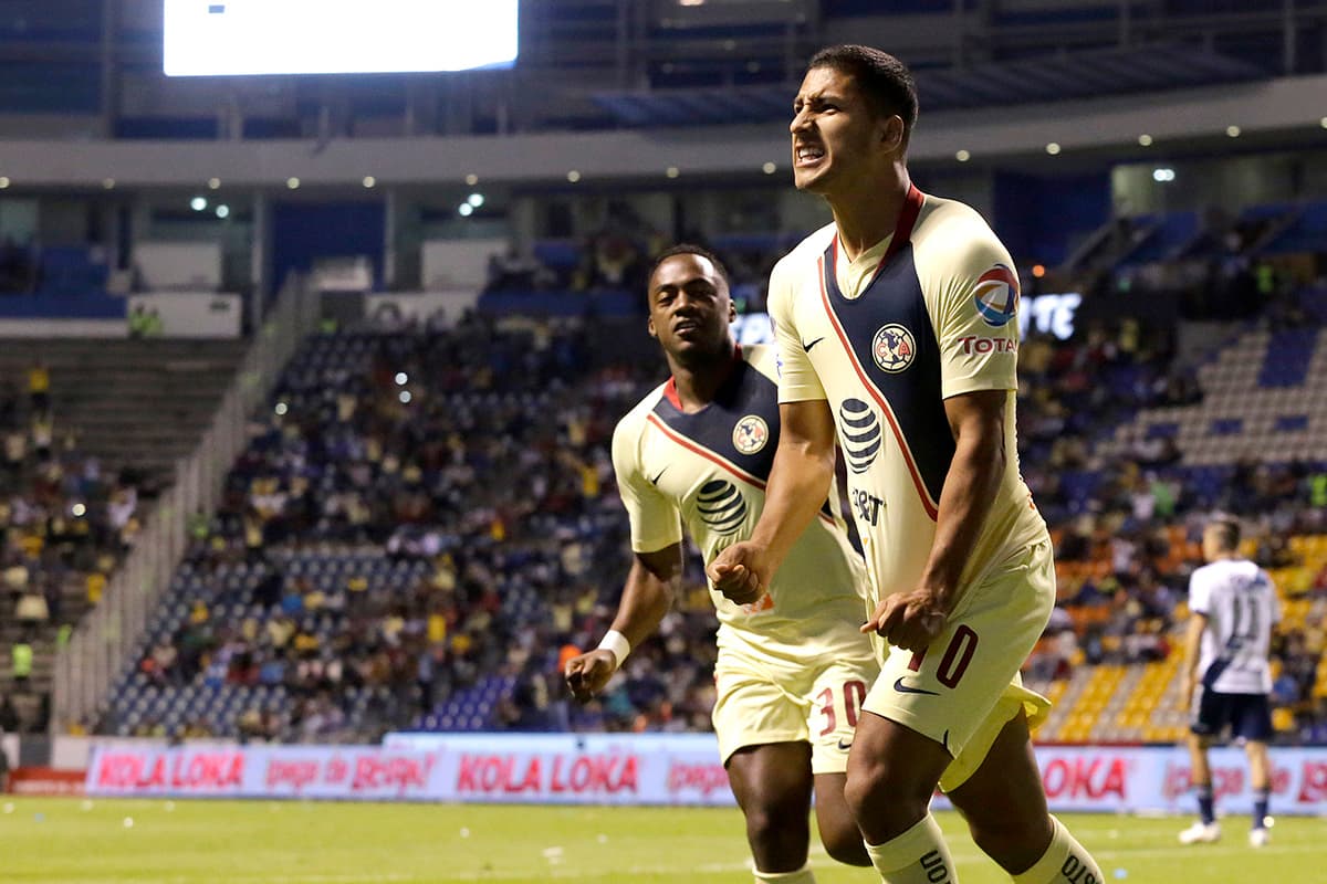 Un tiro penal permitió a Cecilio Domínguez abrir el marcador para el América a los nueve minutos.
