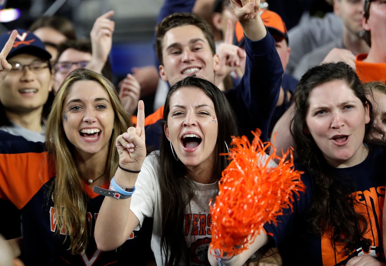 Un increíble ambiente el que se vivió dentro y fuera del US Bank Stadium previo al Juego por el Campeonato Nacional del básquetbol universitario entre los Texas Tech Red Raiders y los Virginia Cavaliers.