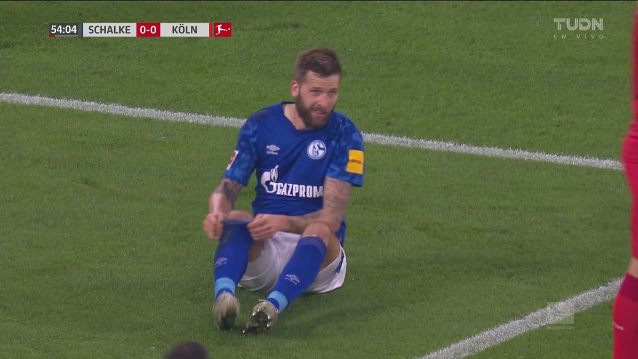 Schalke estuvo cerca de un gol de videojuego si no es por el mal disparo de Burgstaller