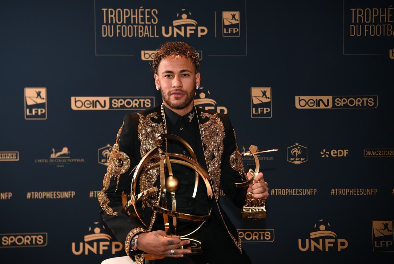 Neymar dio declaraciones durante la gala de premios de UNFP, sindicato de futbolistas en Francia, donde advirtió que quiere mantener su compromiso y objetivos con PSG, alejando a Real Madrid.