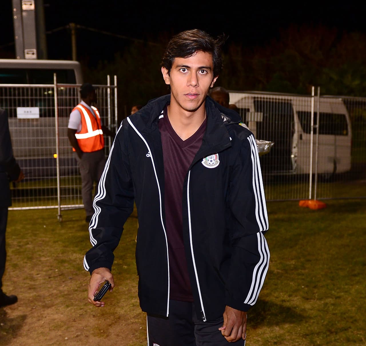 Macías reporta a pretemporada con Chivas