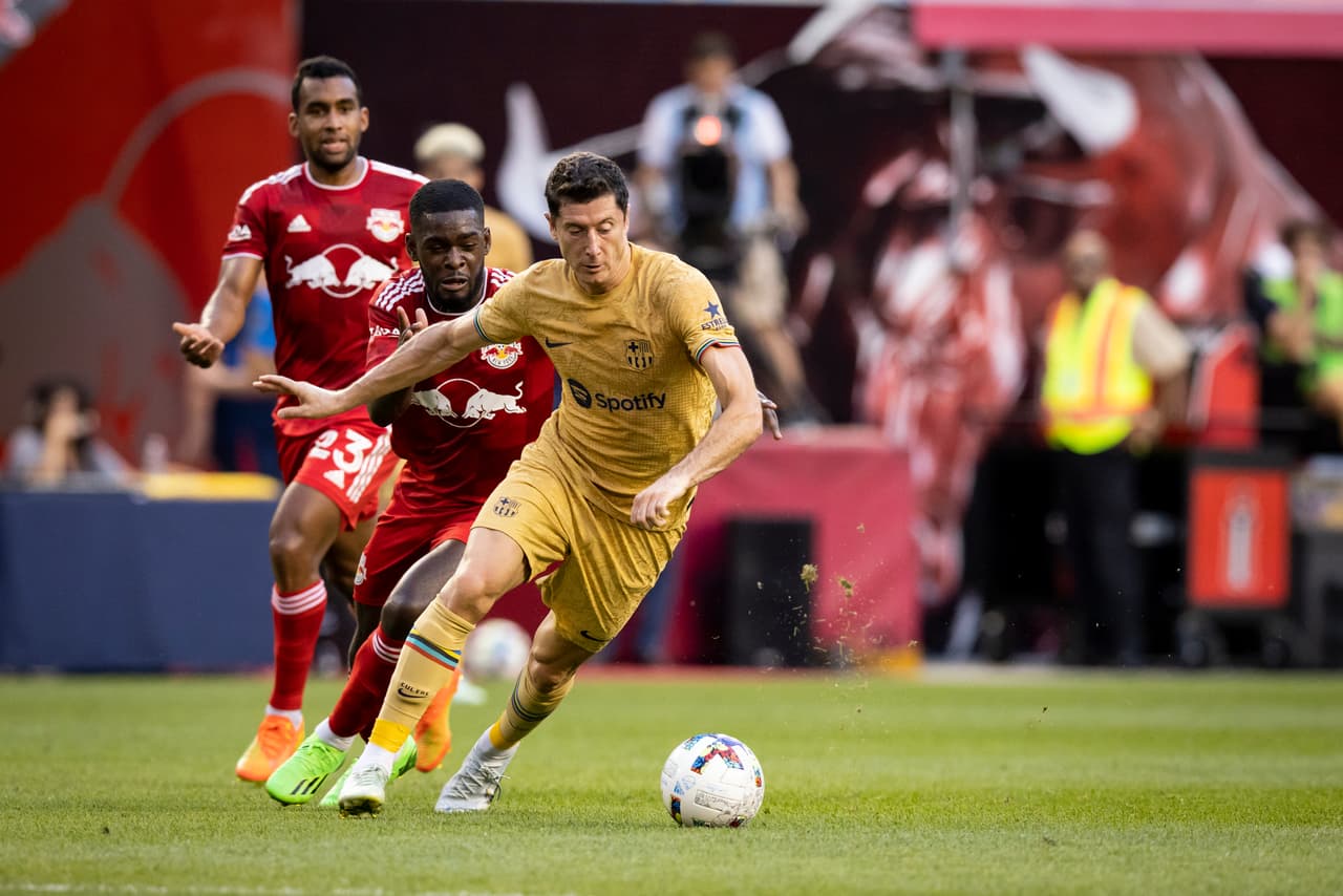 Barcelona se cansó de fallar pero terminó derrotando 0-2 al NY Red Bull en el cierre de su gira por Estados Unidos.