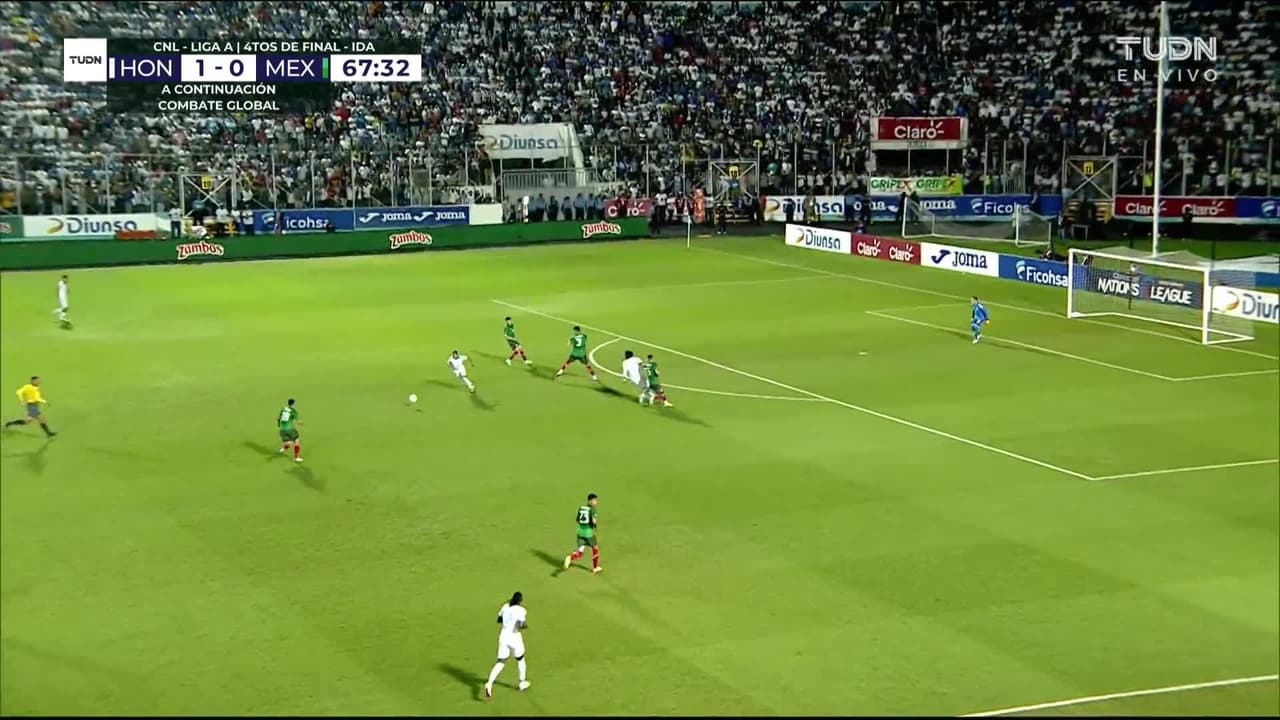 ¡TIRO ATAJADO! disparo por Raúl Jiménez.