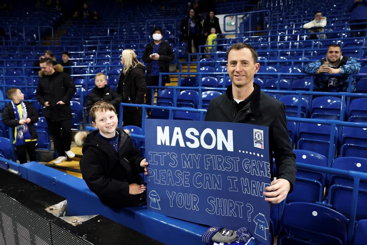 Chelsea y Everton empatan 1-1 en Stamford Bridge. Mason Mount abrió el marcador para los 'Blues', pero Jarrad Branthwaite igualó el encuentro y reparten puntos durante la J17 en la Premier League. Los de Tuchel se alejan de la cima y ya son terceros en la tabla.