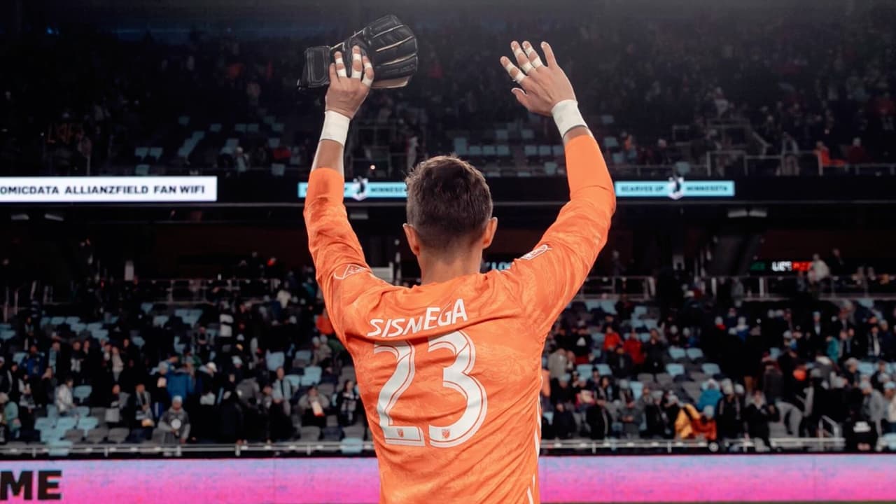 El arquero mexicano Sisniega es refuerzo de Charlotte FC