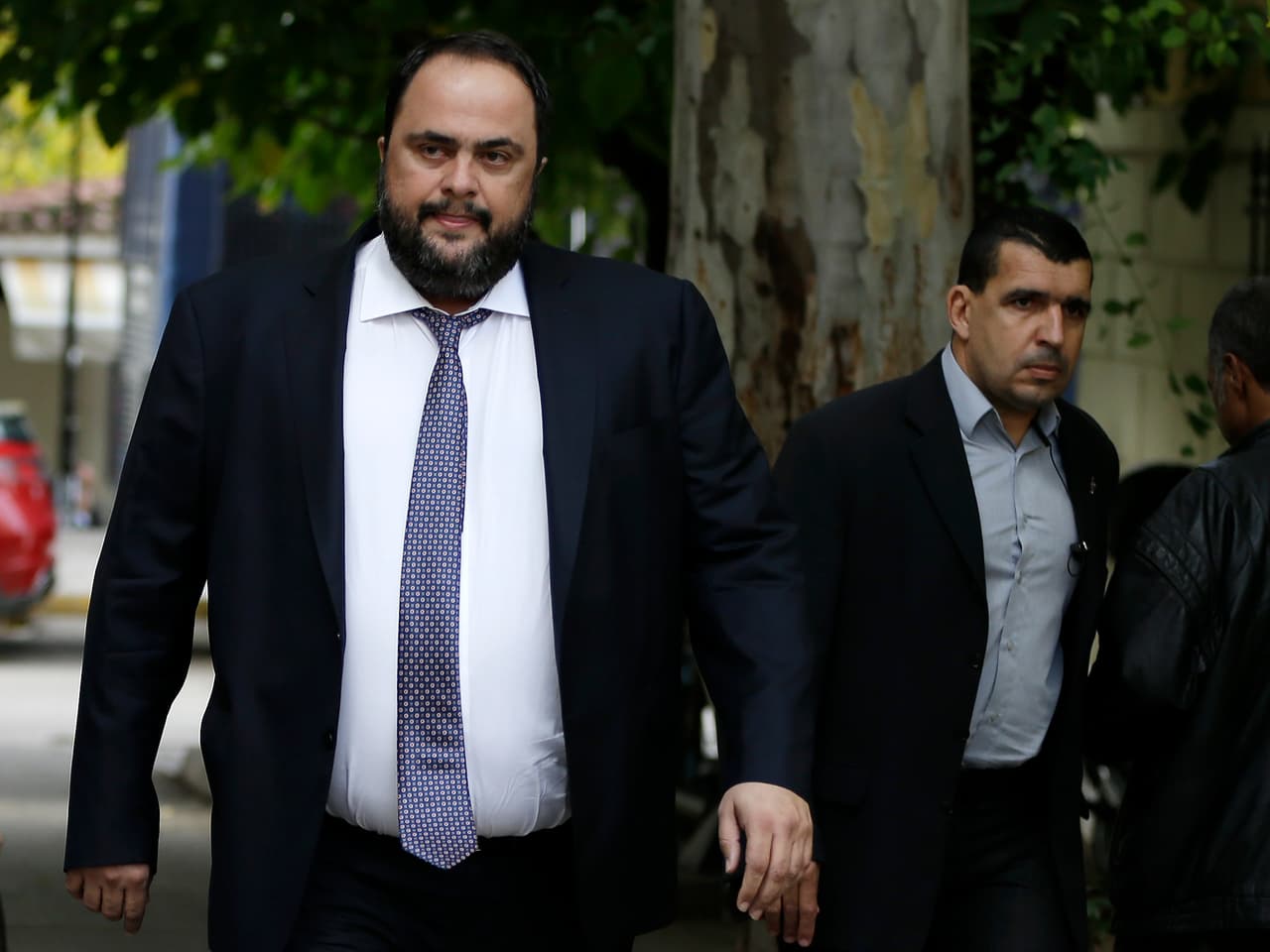 Marinakis es investigado por supuesto financiamiento a grupos criminales en tráfico y venta de narcóticos. En 2015, tuvo un proceso similar por complicidad criminal en una red en siete países.